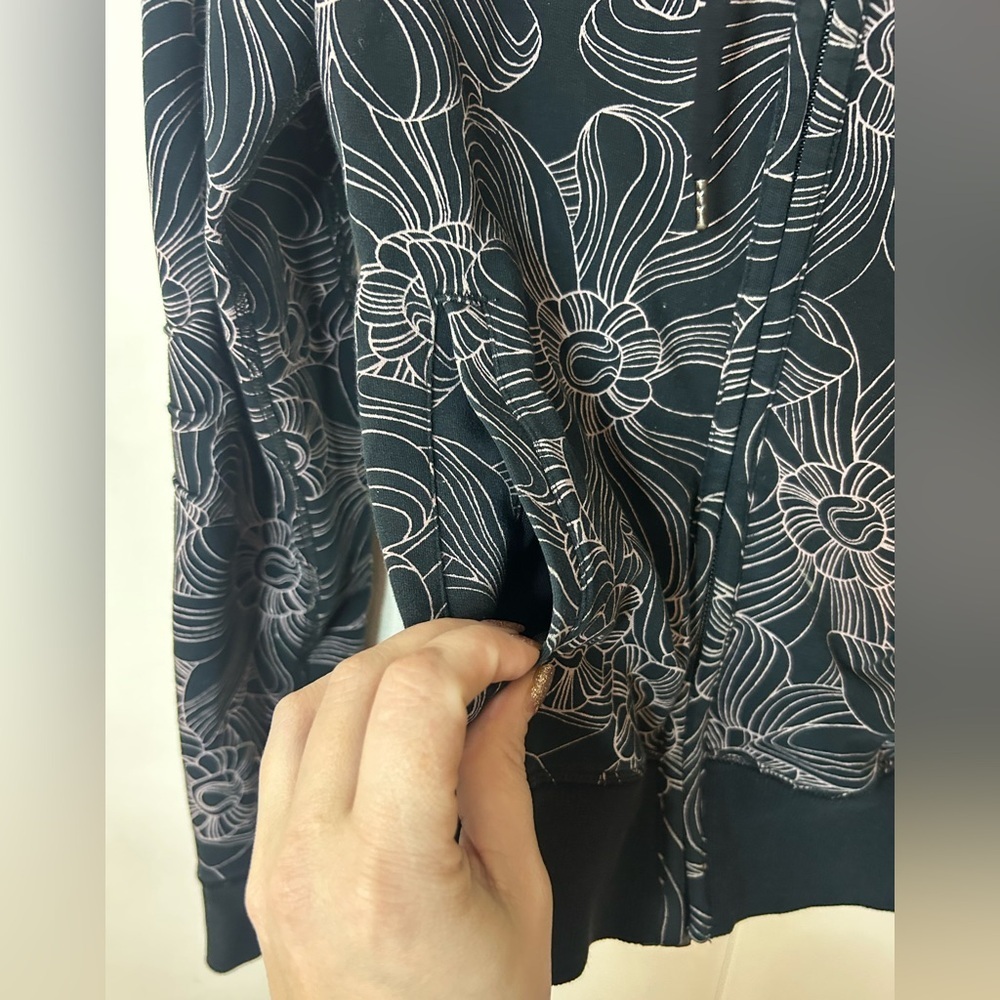 Lululemon size dot 2, Black Long Sleeve Full Zip Hooded floral Jacket - Picture 4 of 10